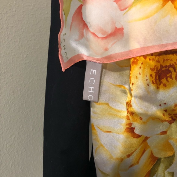 Sunflower print scarf - Picture 5 of 5